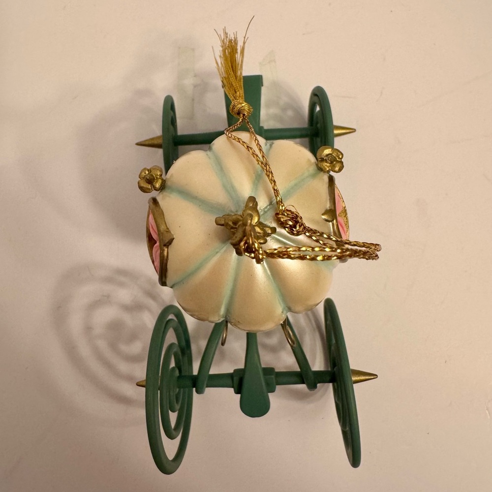 WDCC Enchanted Places “An Elegant Coach for Cinderella” Ornament - Picture 5 of 13